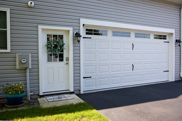 24/7 Emergency Garage Door Panel Replacement experts in Silver Lake, KS